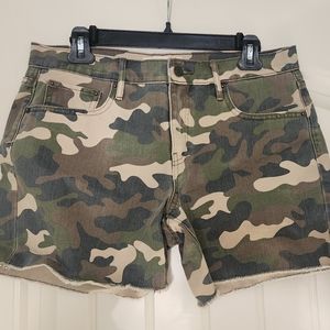 Cute Gap Camo denim shorts, size 8, NWOT